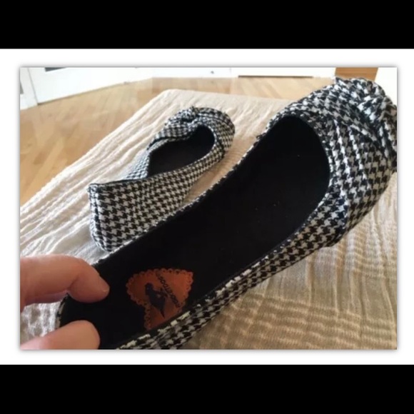 Black White shoes - Size 6 - Picture 2 of 3